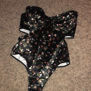 Cute flower bodysuit